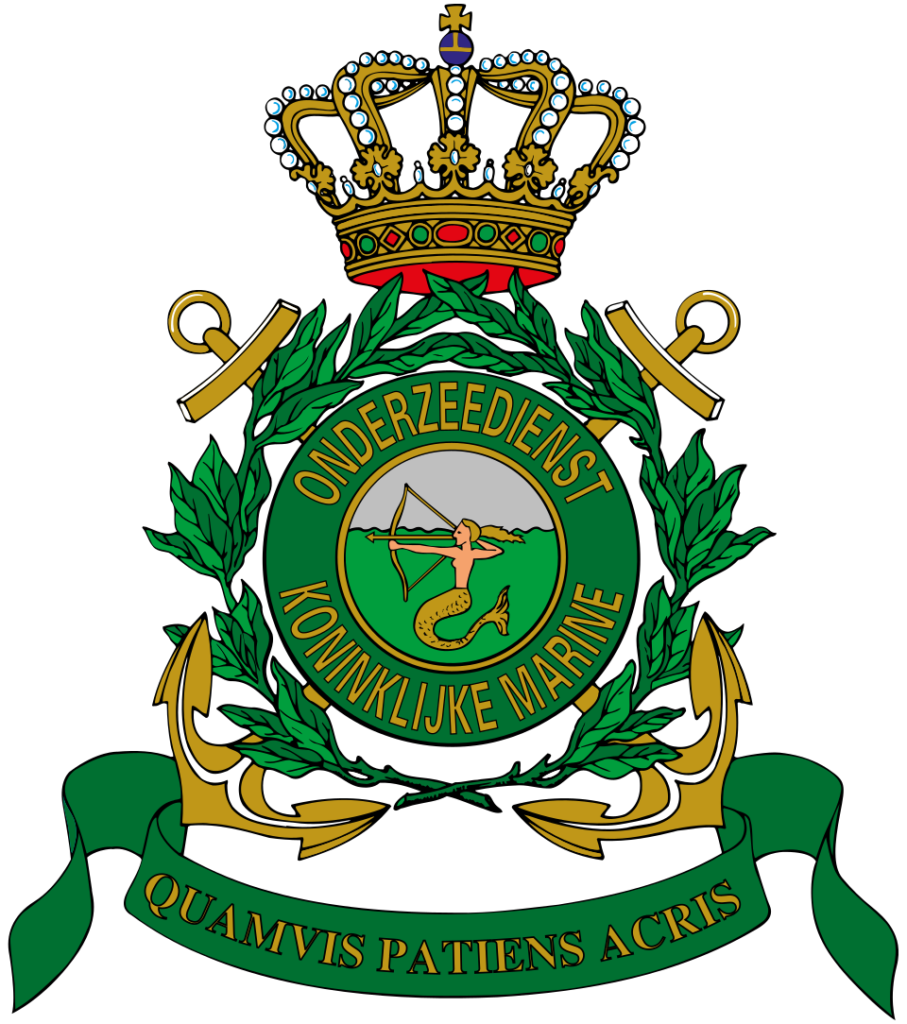 Deze afbeelding heeft een leeg alt-attribuut; de bestandsnaam is Km-onderzeedienst.svg_-907x1024.png